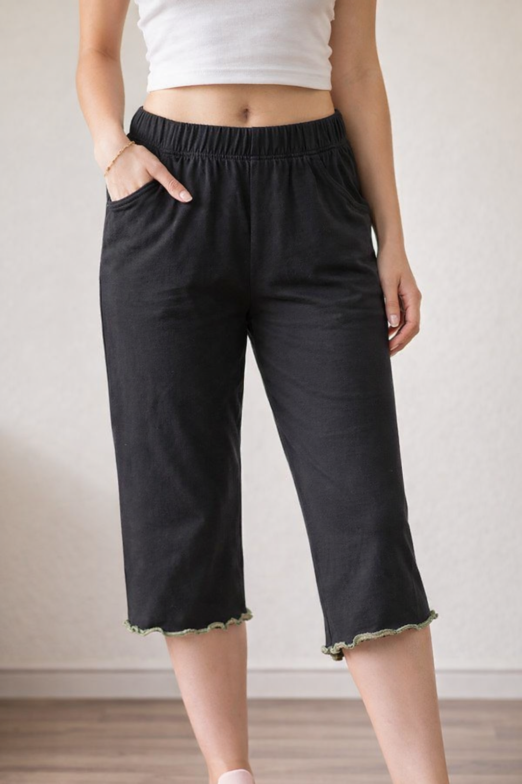 GIRLS CAPRI PANT (Contact for bulk production)