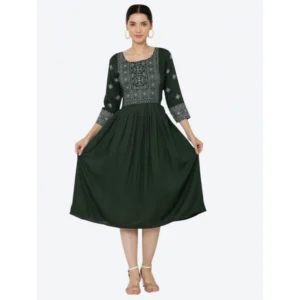 Generic Women's Casual Rayon 3-4th Sleeves Kurti (Green)